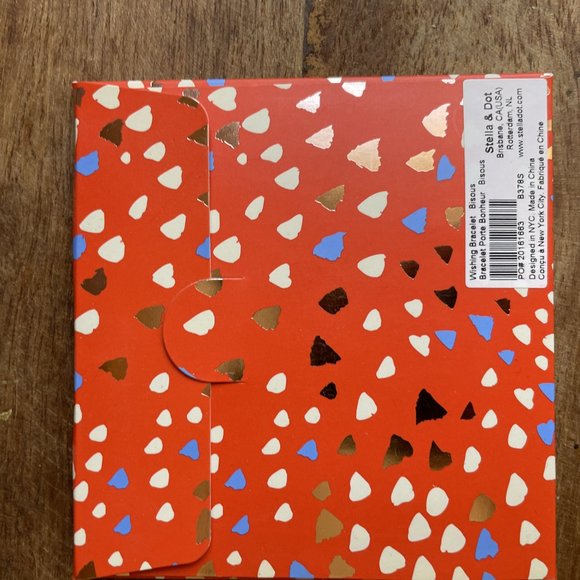 Stella & Dot NEW in box Wishing Bracelet XOXO Lips - Picture 3 of 3